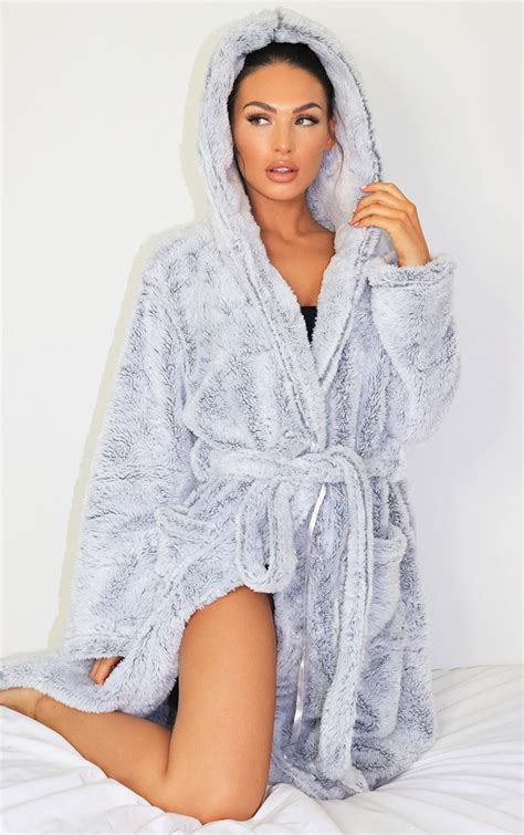 fluffy dressing gown no hood.